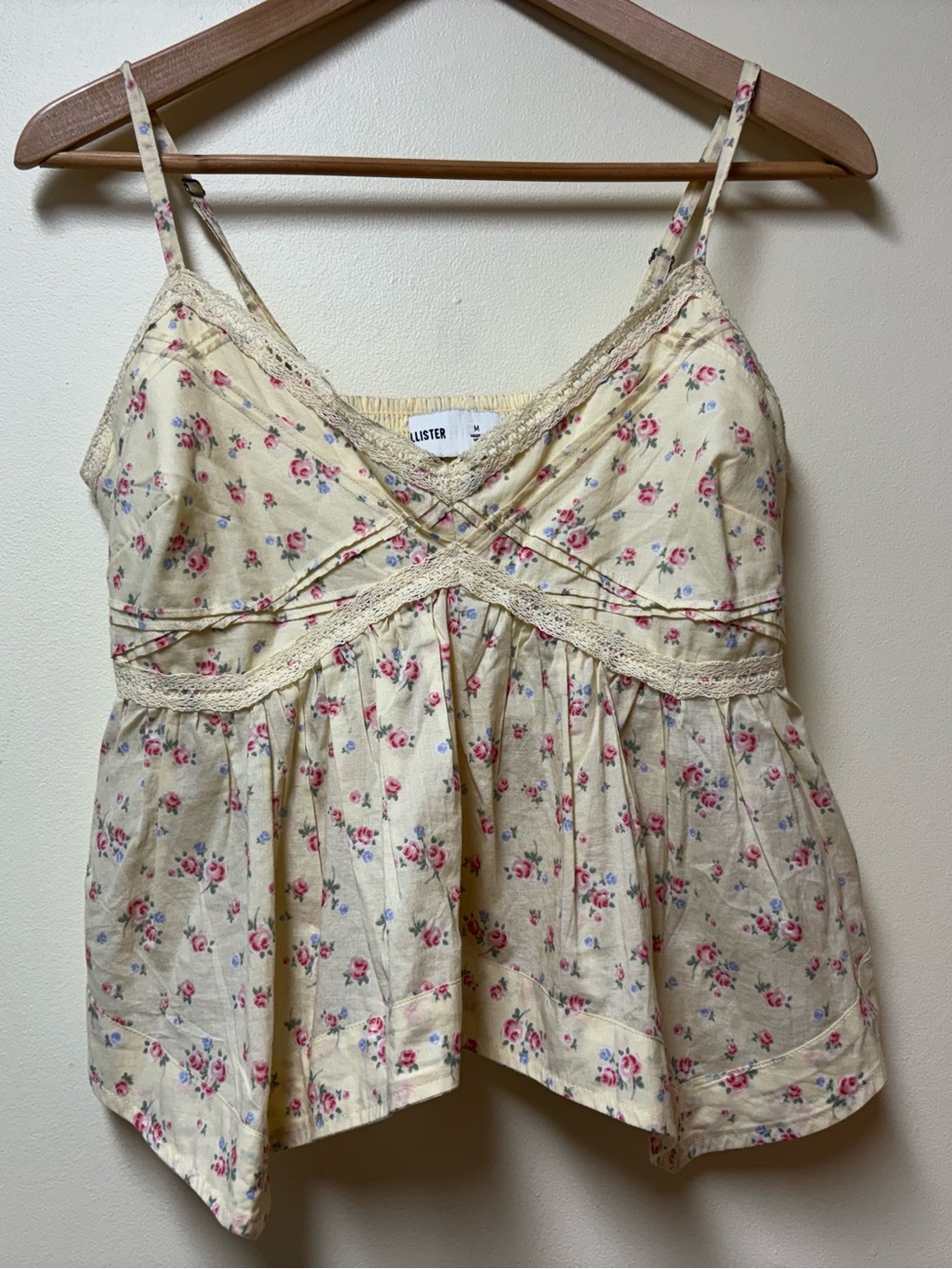 Hollister V Neck Pastel Yellow Babydoll Floral Cotton Tank w Lace Medium NWT - Picture 3 of 12